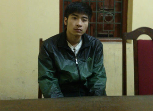 Tên cướp bị tóm vì "động lòng" thương nữ nhân viên